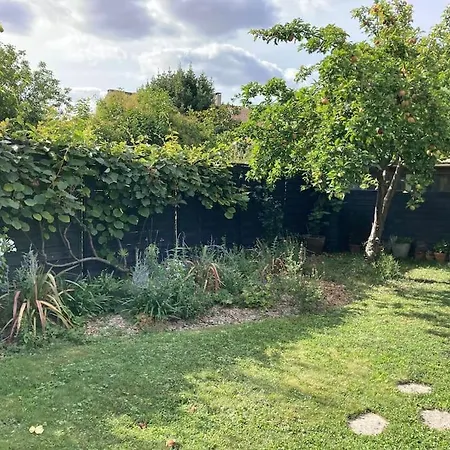 Holiday home Maison Terrasse Et Jardin A Proximite De Paris L'Hay-les-Roses