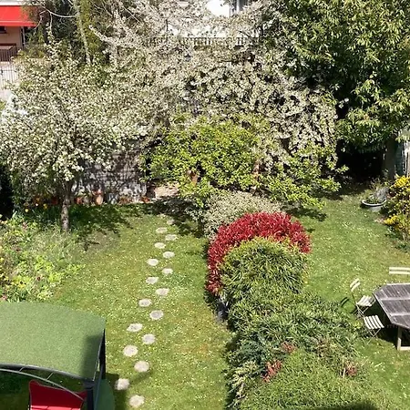 Holiday home Maison Terrasse Et Jardin A Proximite De Paris L'Hay-les-Roses